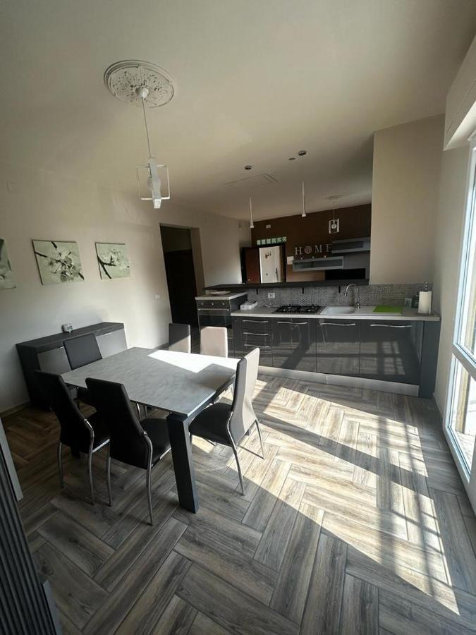 Casa Vacanza Le Due Stelle San Romano  ภายนอก รูปภาพ